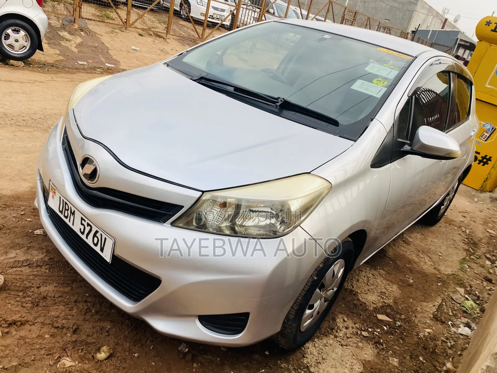 Toyota Vitz 1.0 FWD 5dr 2012 Silver