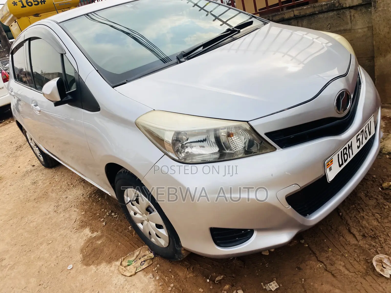 Toyota Vitz 1.0 FWD 5dr 2012 Silver