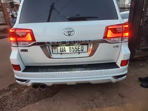 Toyota Land Cruiser 4.6 V8 ZX 2018 White