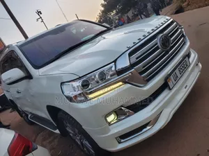 Toyota Land Cruiser 4.6 V8 ZX 2018 White