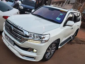 Toyota Land Cruiser 4.6 V8 ZX 2018 White