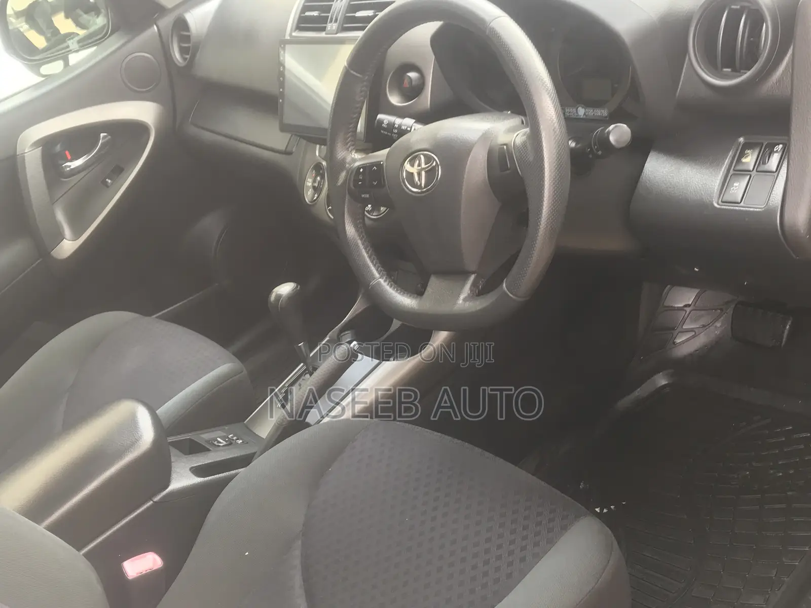 Toyota Vanguard 2011 White