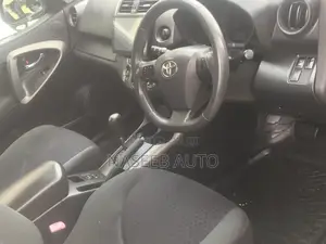 Toyota Vanguard 2011 White