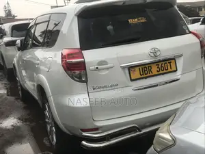 Toyota Vanguard 2011 White