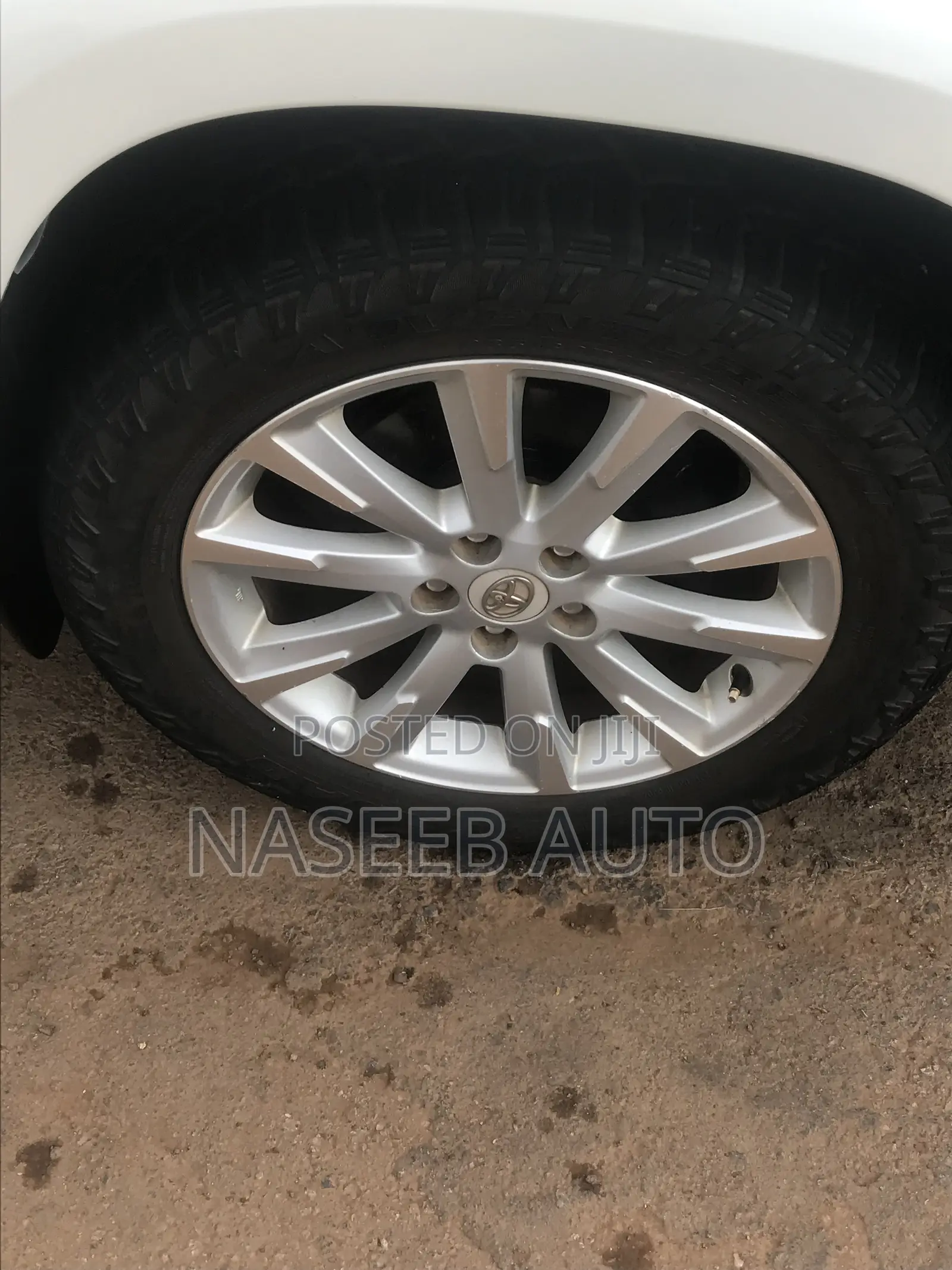 Toyota Vanguard 2011 White