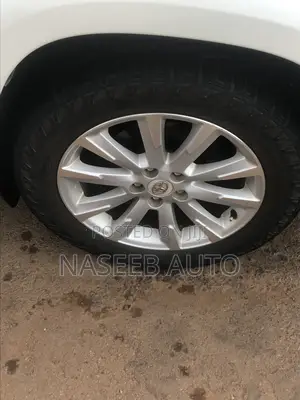 Toyota Vanguard 2011 White
