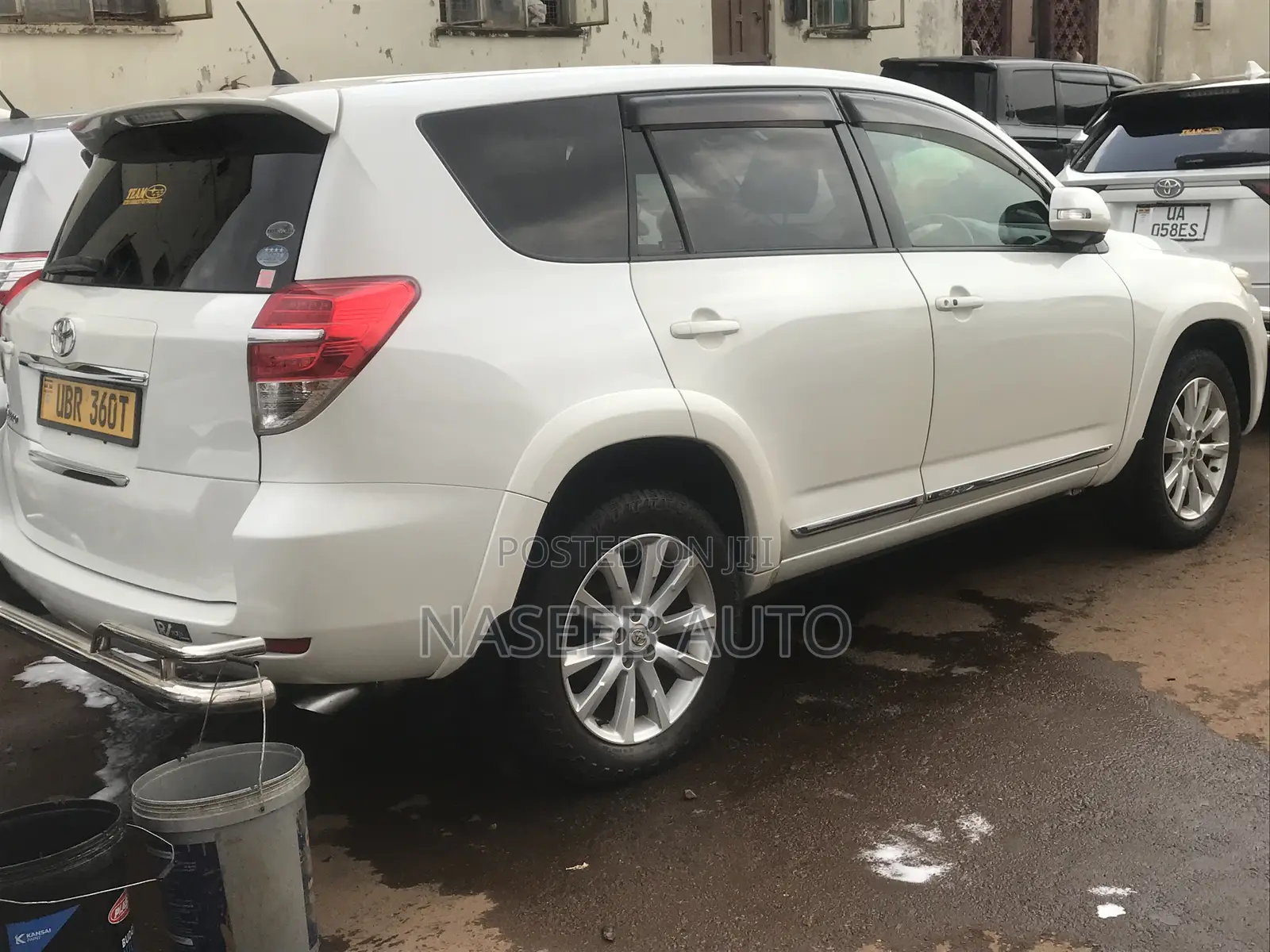 Toyota Vanguard 2011 White
