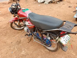 TVS HLX 125 2023 Red