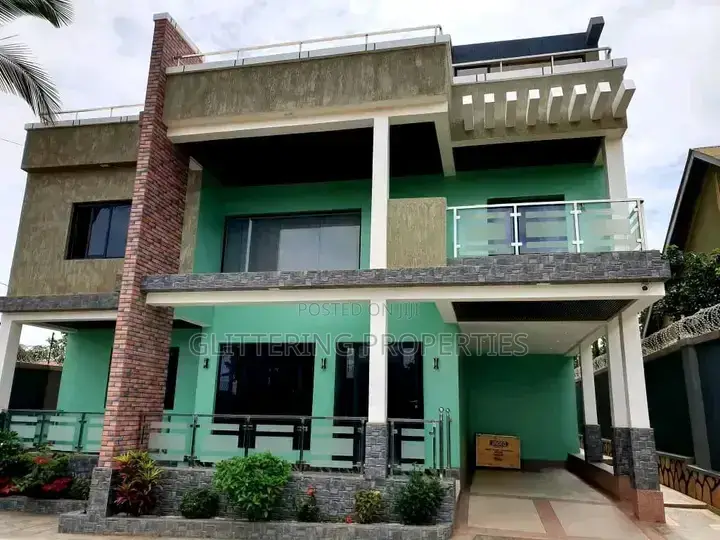4bdrm Duplex in Lukuli, Central Division for rent