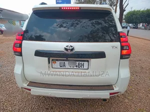 Toyota Land Cruiser Prado 2023 White
