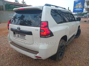 Toyota Land Cruiser Prado 2023 White
