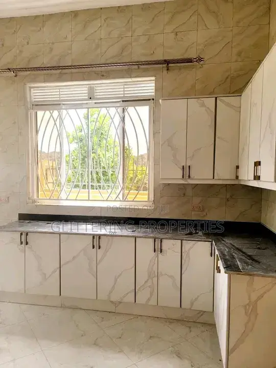 3bdrm Bungalow in Makindye, Central Division for rent