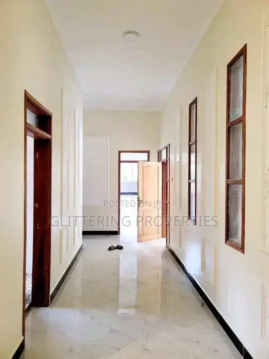 3bdrm Bungalow in Makindye, Central Division for rent