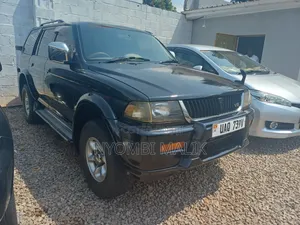 Mitsubishi Challenger 2000 Black