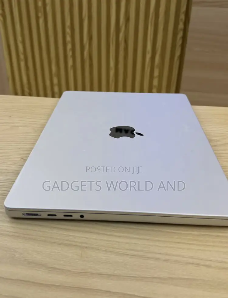 Laptop Apple MacBook Pro 18GB Apple M3 Pro SSD 512GB