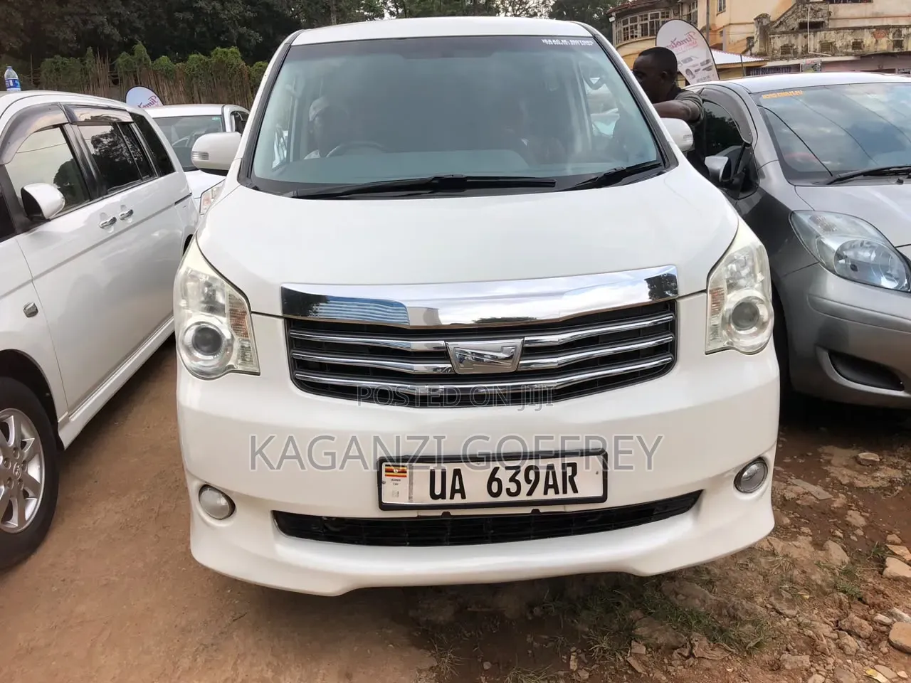 Toyota Noah 2010 White