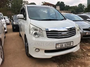 Toyota Noah 2010 White