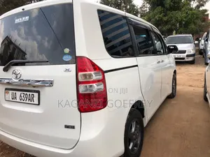 Toyota Noah 2010 White