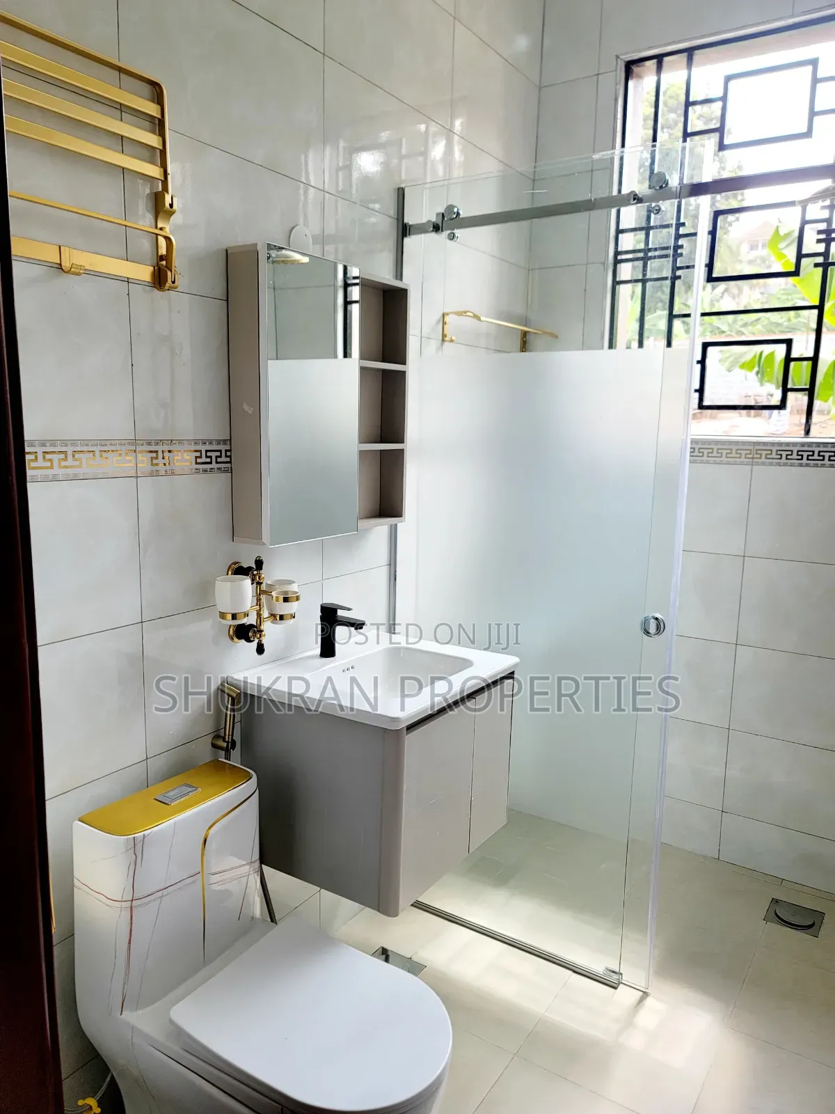 8bdrm Mansion in Akright City, Central Division for sale