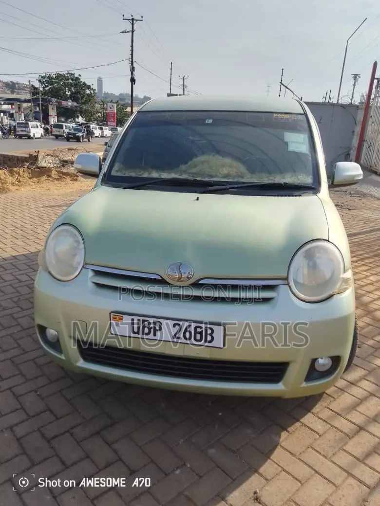 Toyota Sienta 1.5 AWD 2008 Green