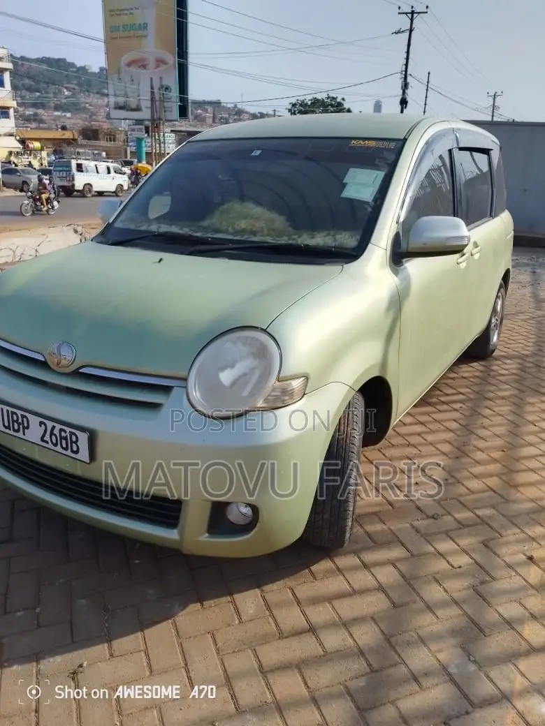 Toyota Sienta 1.5 AWD 2008 Green