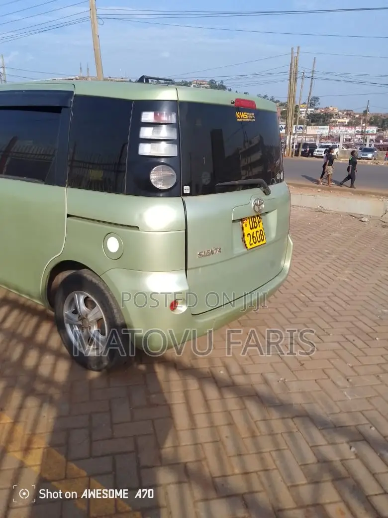 Toyota Sienta 1.5 AWD 2008 Green