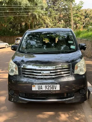 Toyota Noah 2012 Gray