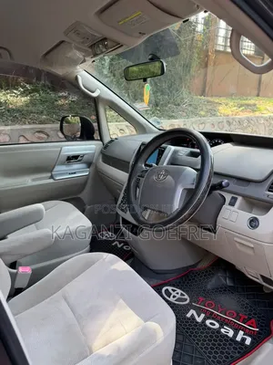Toyota Noah 2012 Gray