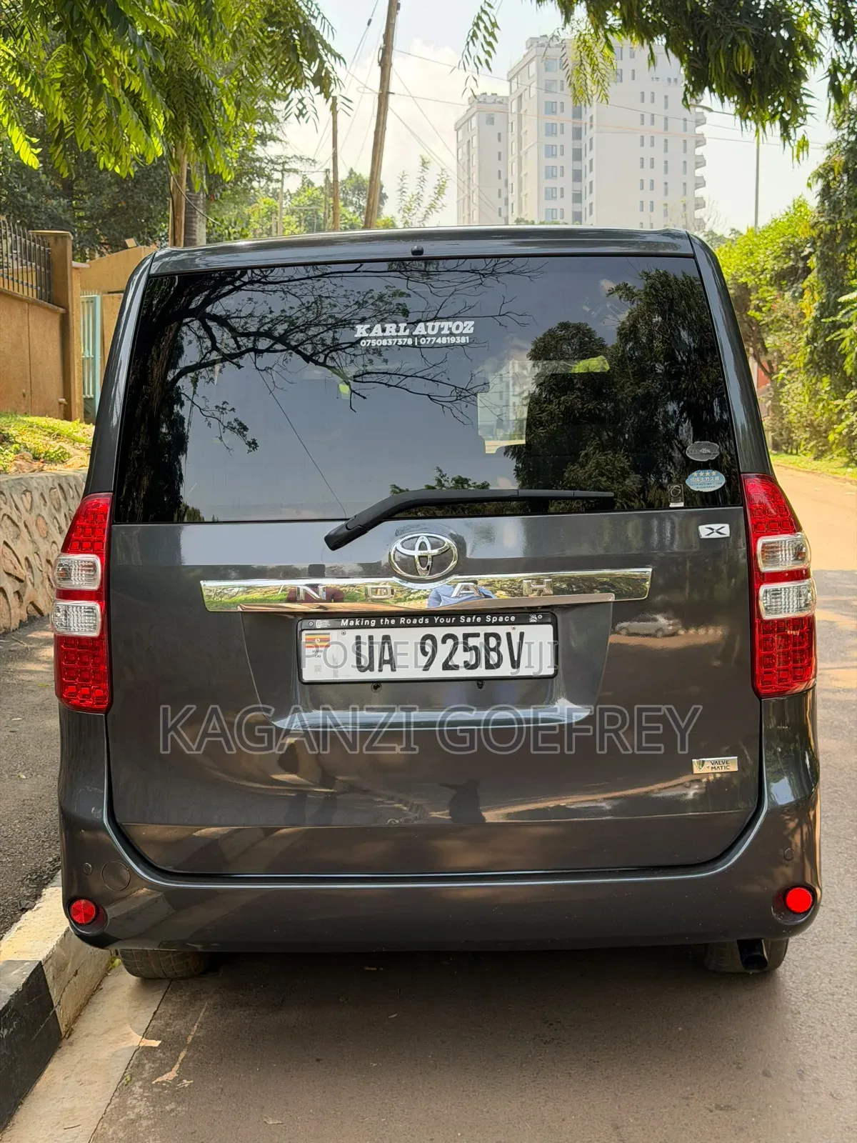 Toyota Noah 2012 Gray