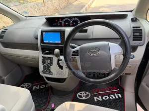Toyota Noah 2012 Gray