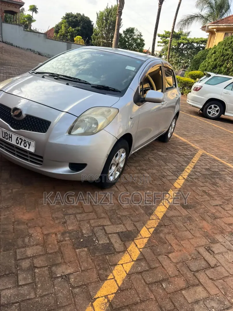 Toyota Vitz 2004 Silver