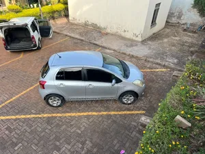 Toyota Vitz 2004 Silver