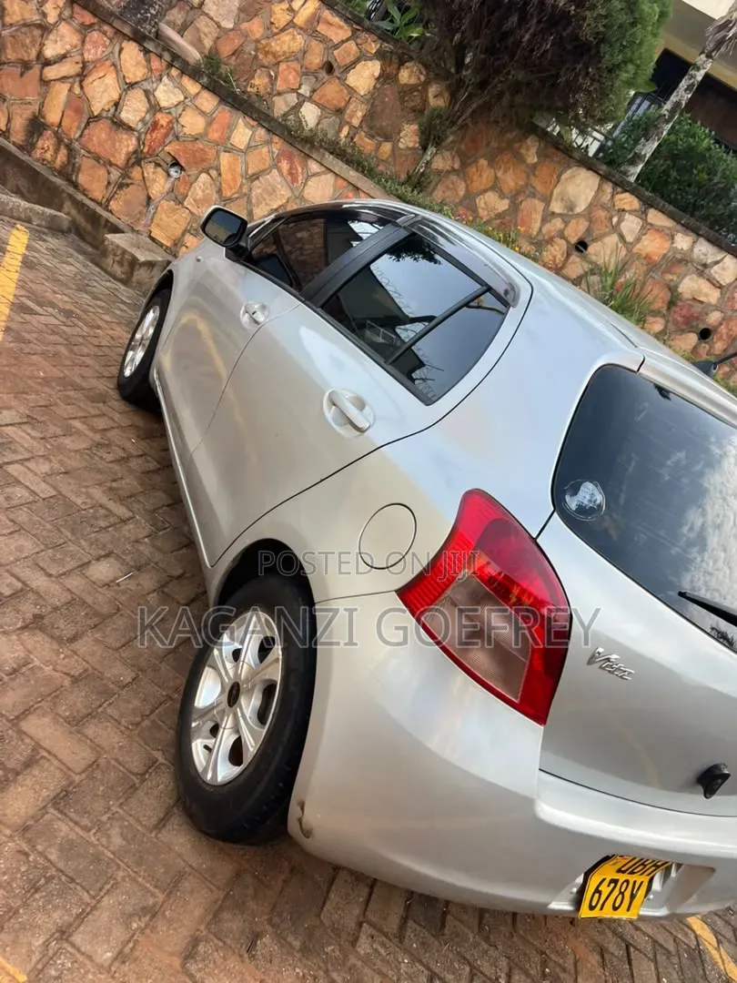 Toyota Vitz 2004 Silver