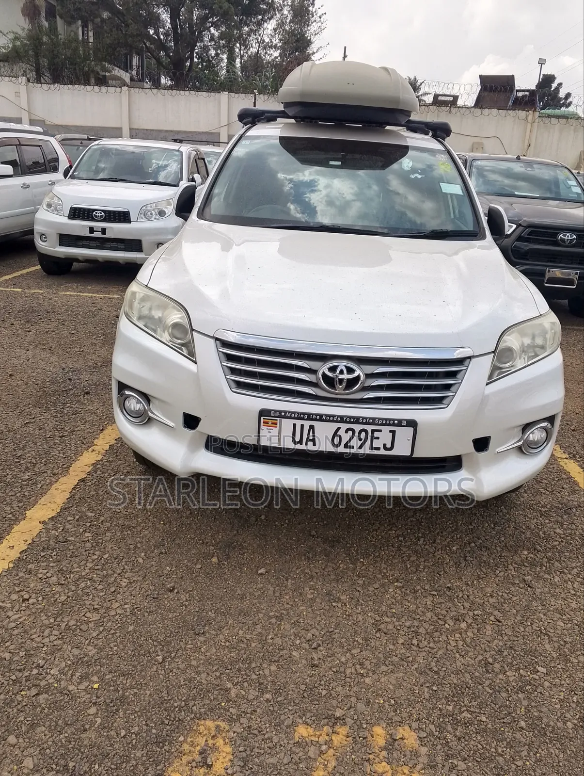 Toyota Vanguard 2012 White