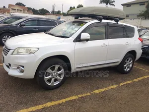 Toyota Vanguard 2012 White
