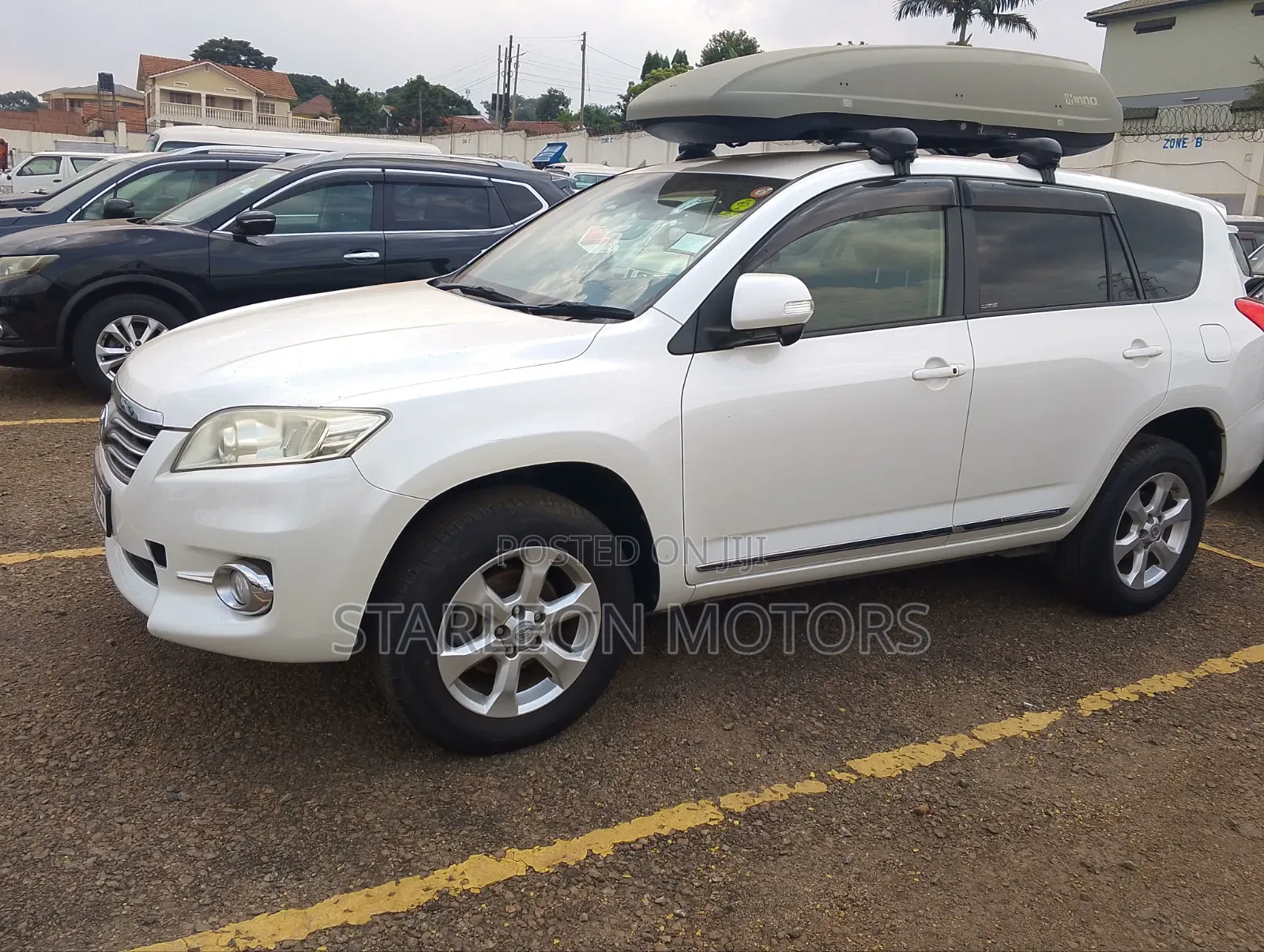 Toyota Vanguard 2012 White