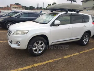 Toyota Vanguard 2012 White