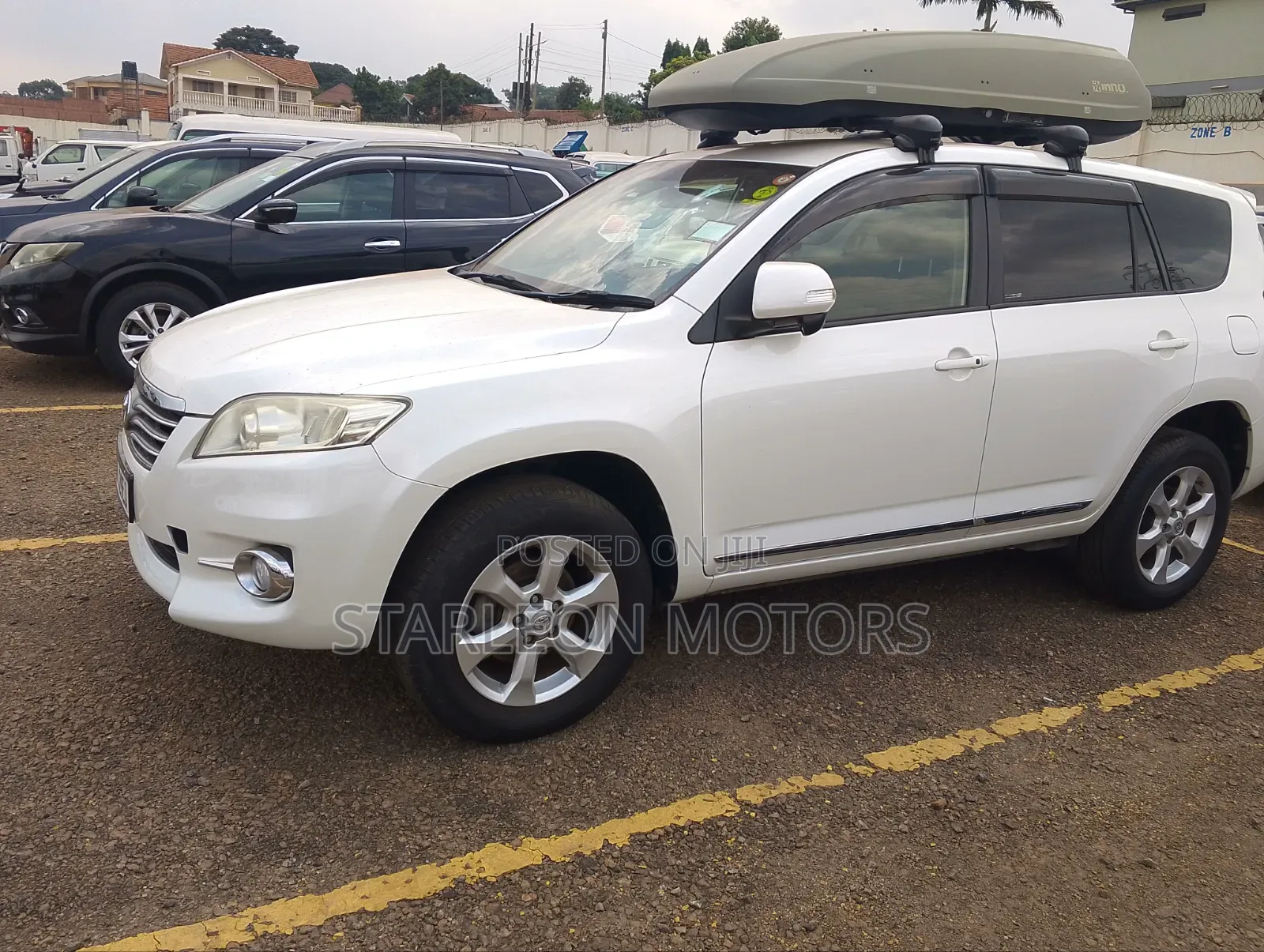 Toyota Vanguard 2012 White