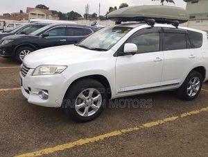 Toyota Vanguard 2012 White