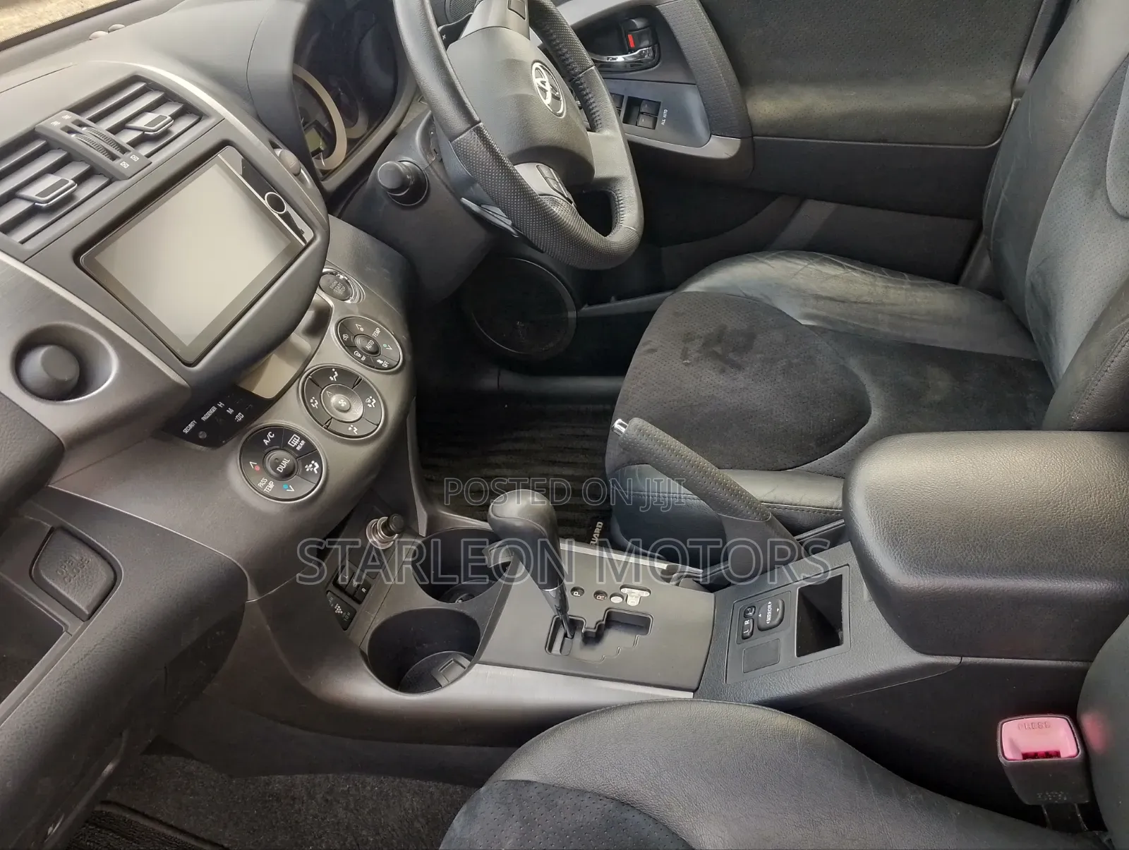 Toyota Vanguard 2012 White