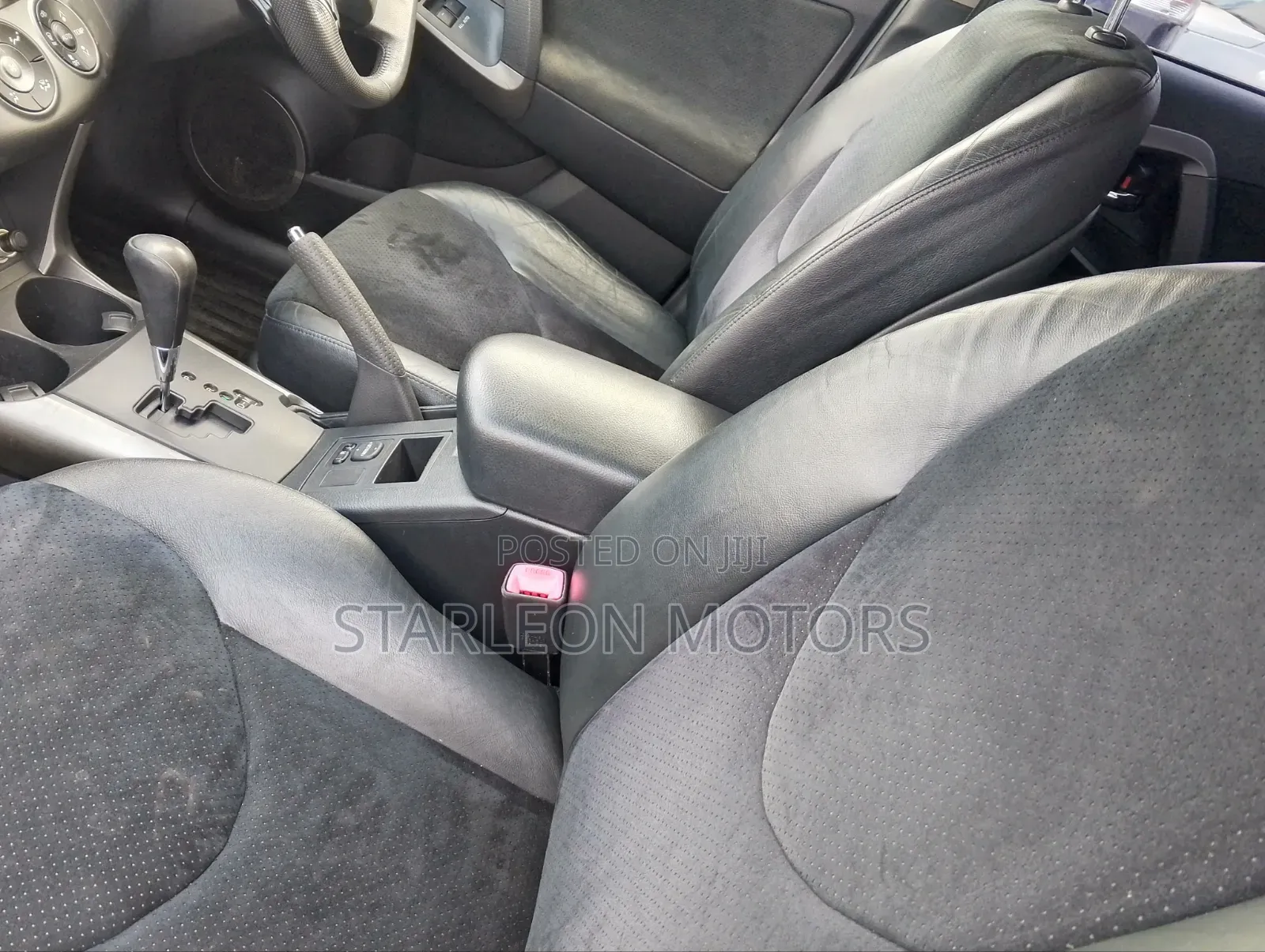 Toyota Vanguard 2012 White