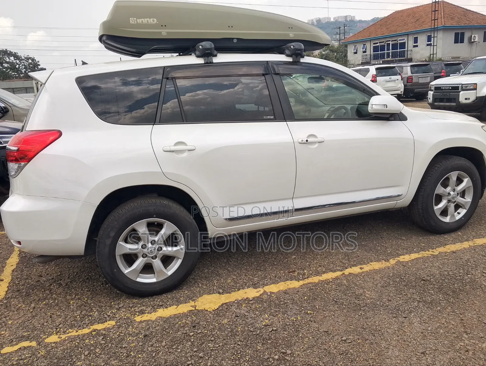 Toyota Vanguard 2012 White