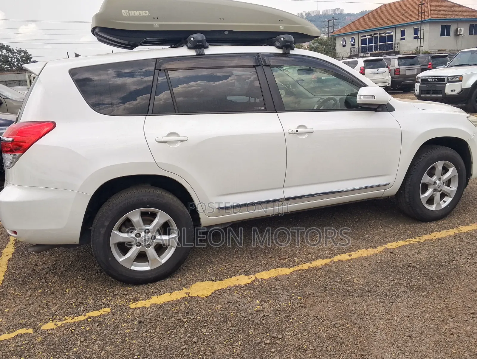 Toyota Vanguard 2012 White