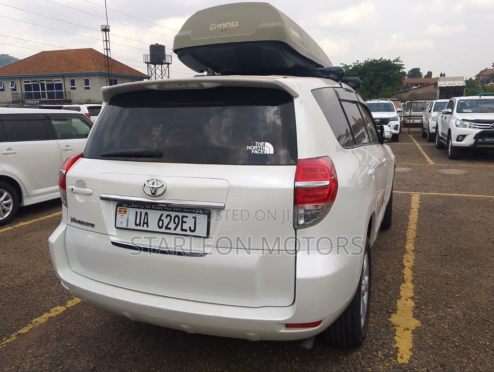 Toyota Vanguard 2012 White