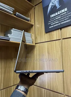 Laptop Apple MacBook Pro 64GB Apple M1 Max SSD 512GB