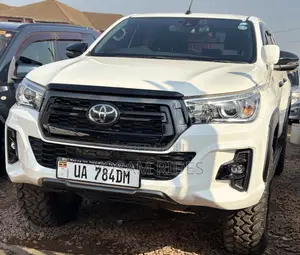 Toyota Hilux Revo Double Cab Deisel 2.8 AWD 2016 White