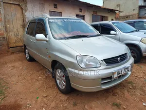 Toyota Raum 1997 Silver