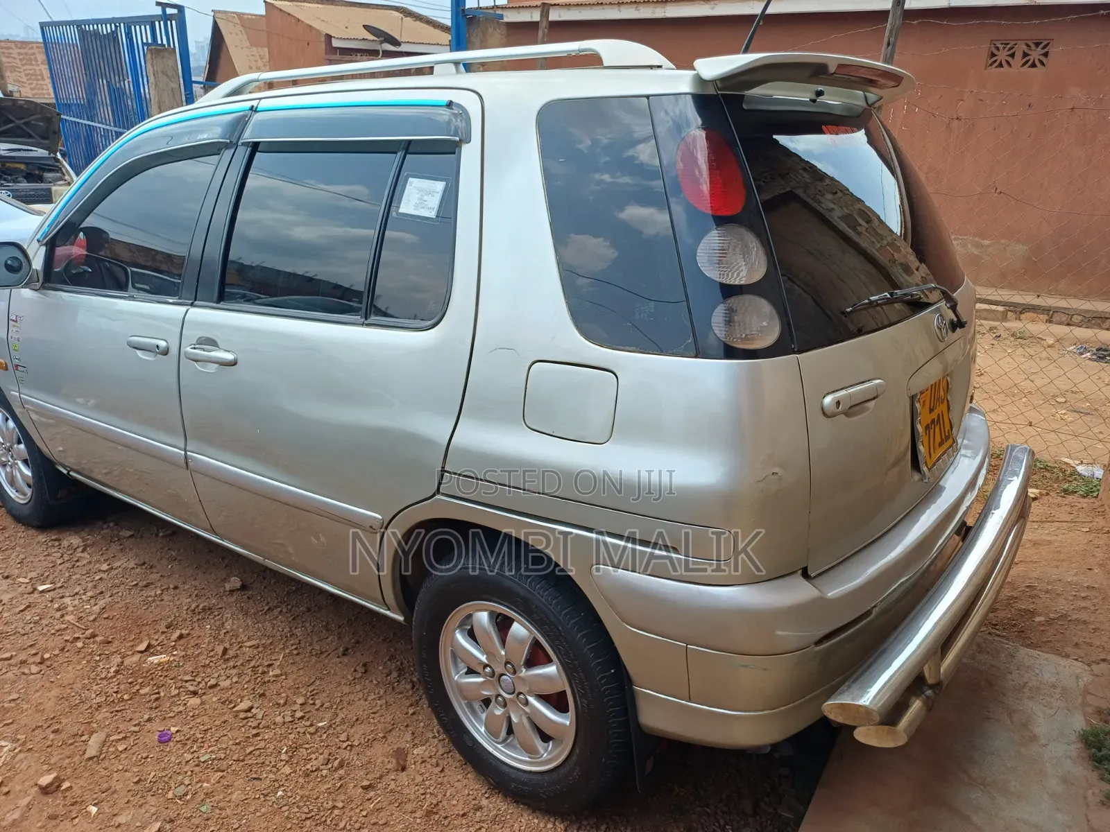Toyota Raum 1997 Silver