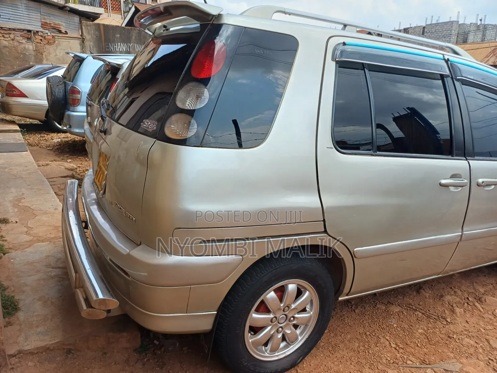 Toyota Raum 1997 Silver