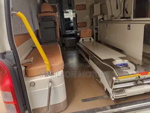 Toyota HiAce 2010 White